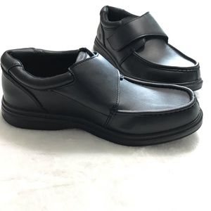 earth spirit men’s shoes, sz 11W, black- velcro closure